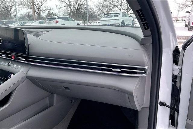 Certified 2025 Hyundai Elantra SEL image 16