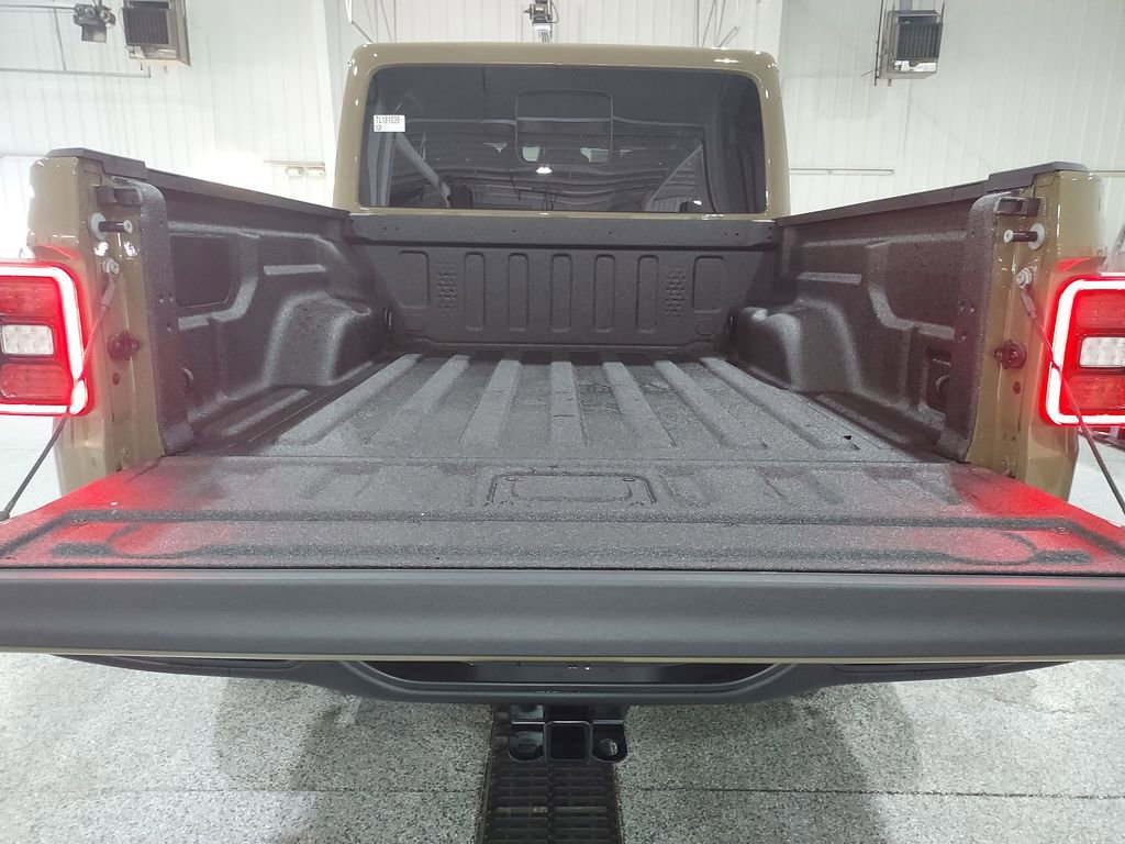 New 2026 Jeep Gladiator Rubicon w/ Steel Power Dome Hood Package AWD/4WD image 28