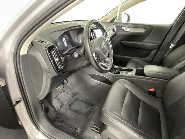 Used 2024 Volvo XC40 B5 Core image 17