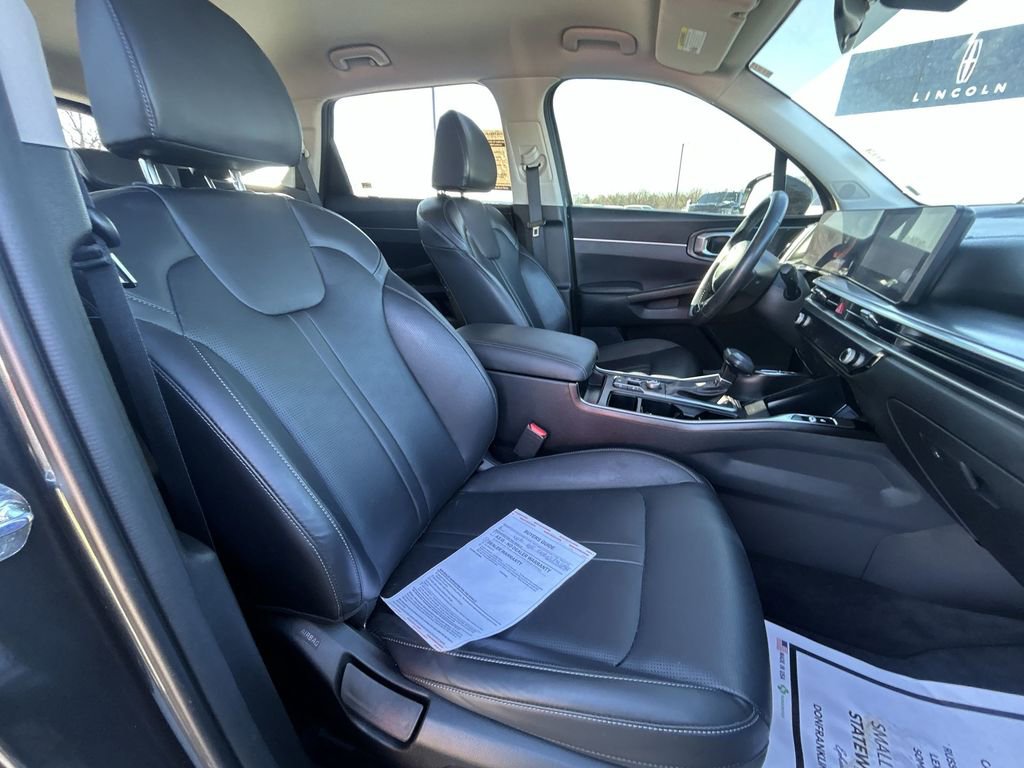 Used 2025 Kia Sorento S FWD image 30