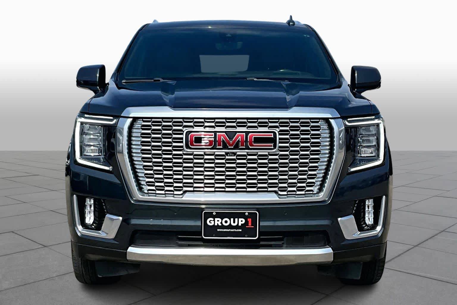 Used 2021 GMC Yukon Denali w/ Denali Premium Package AWD/4WD image 8