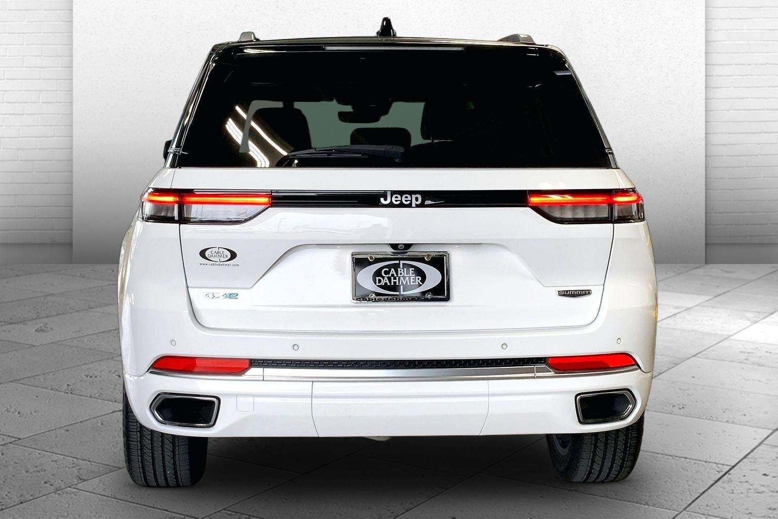 Used 2022 Jeep Grand Cherokee Summit AWD/4WD image 3