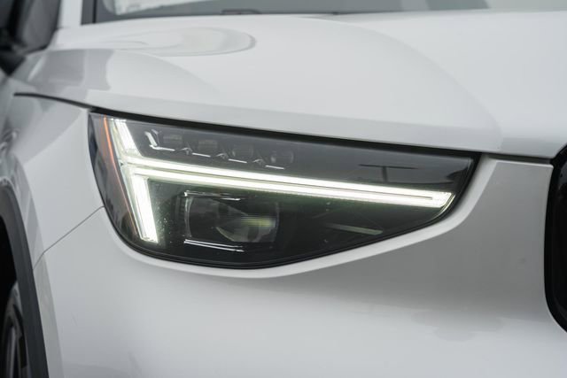Certified 2024 Volvo XC40 B5 Ultimate w/ Protection Package Premier image 14