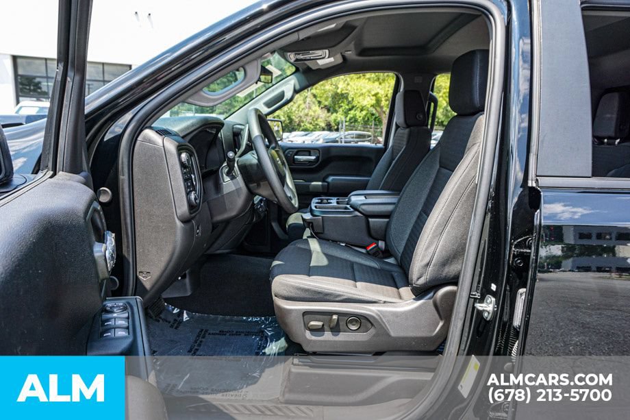 Used 2024 Chevrolet Silverado 1500 Custom Trail Boss w/ Dark Appearance Package AWD/4WD image 18