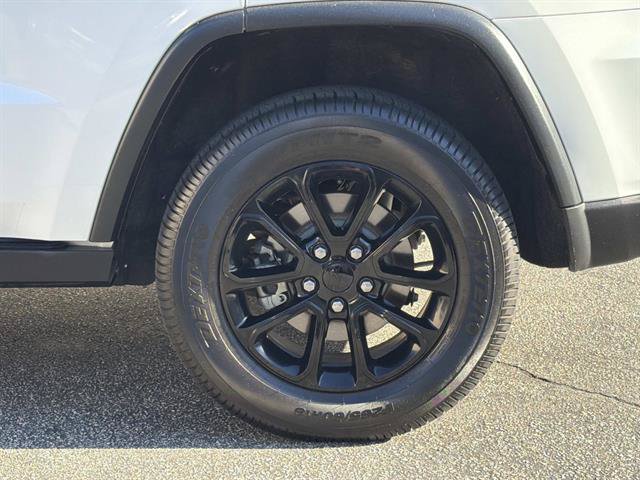 Used 2019 Jeep Grand Cherokee Laredo AWD/4WD image 7