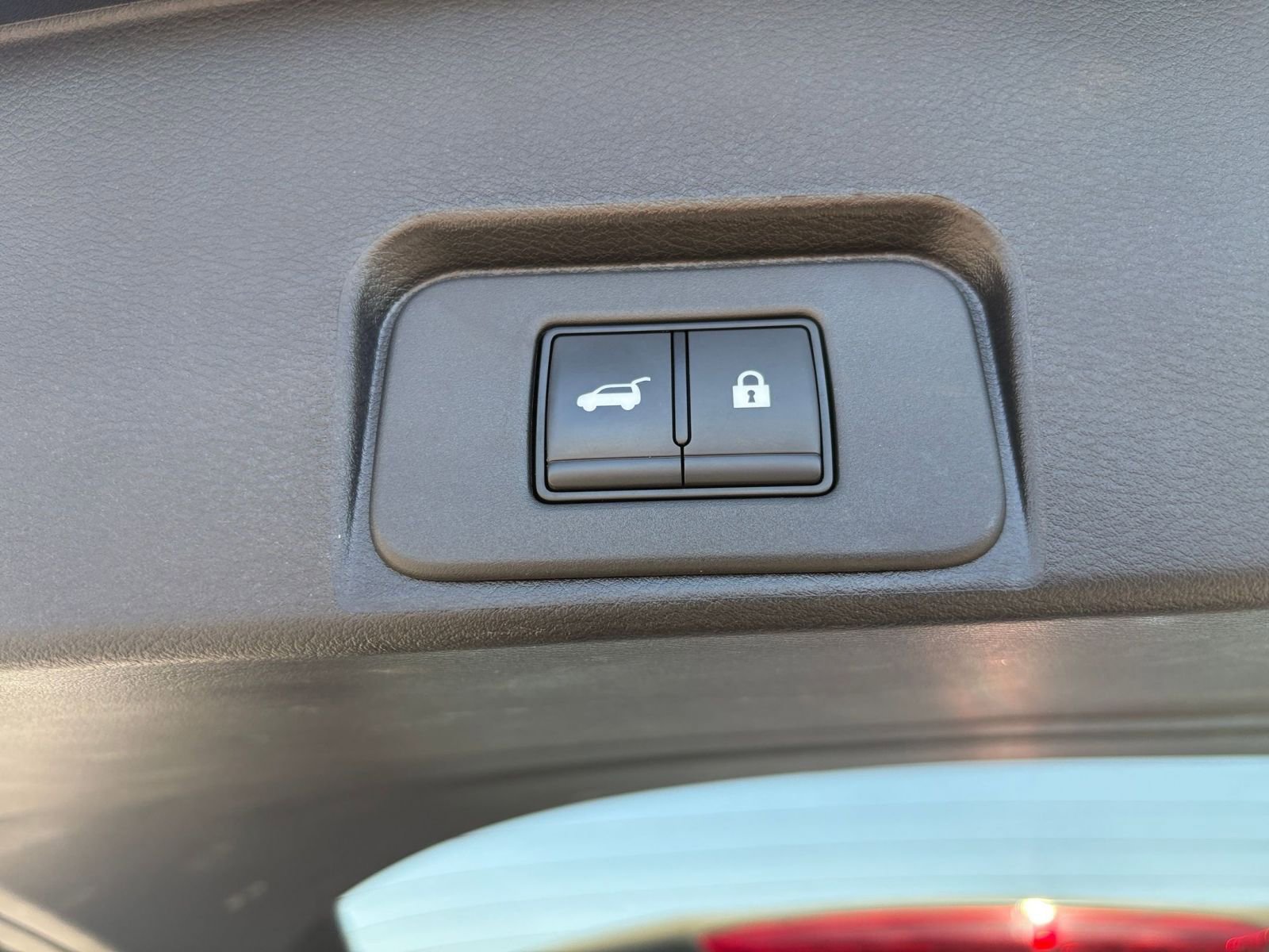 Used 2025 Nissan Rogue SV FWD image 23