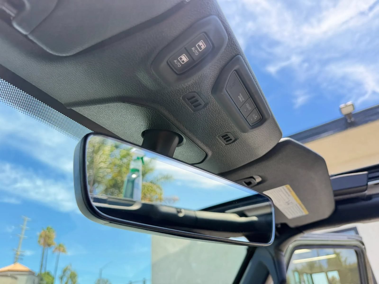 Used 2023 Jeep Wrangler Unlimited w/ Sun & Screen Package AWD/4WD image 19