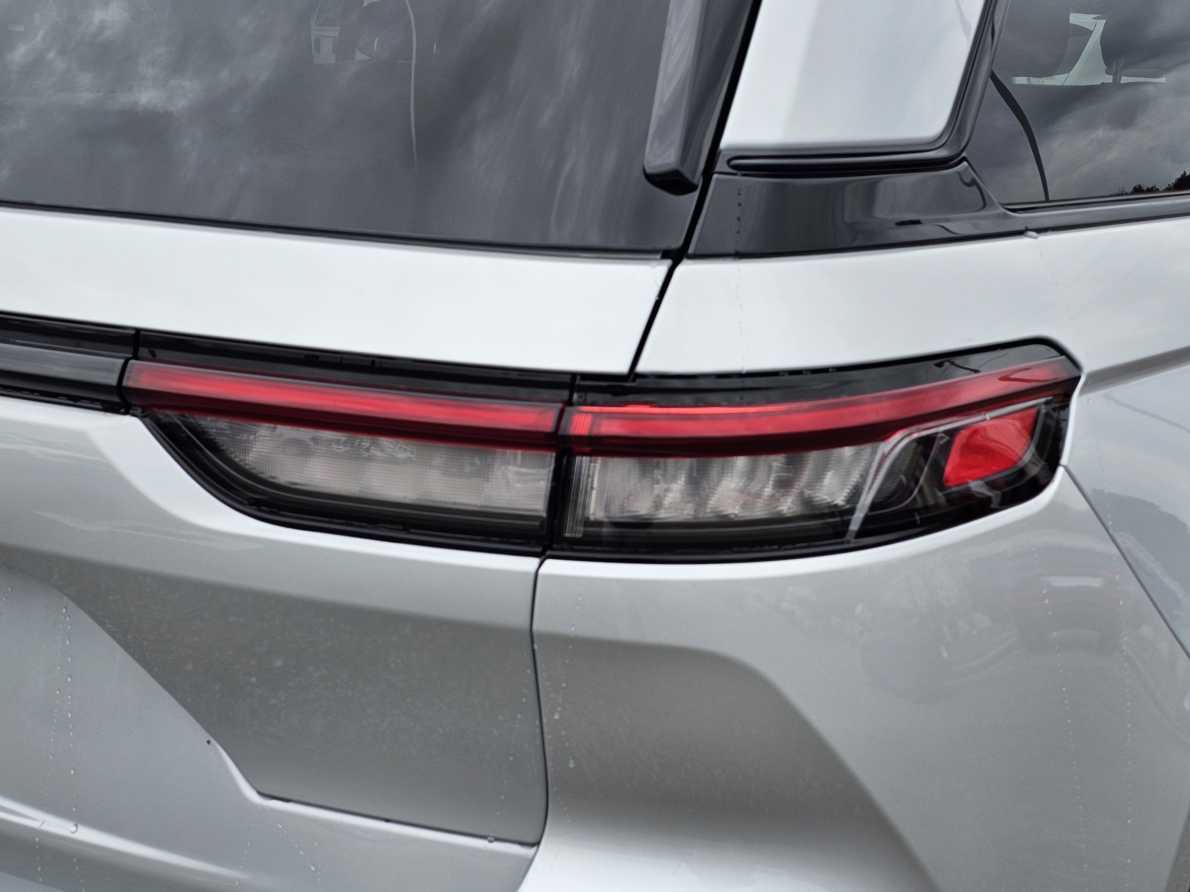 New 2025 Jeep Grand Cherokee Altitude image 8