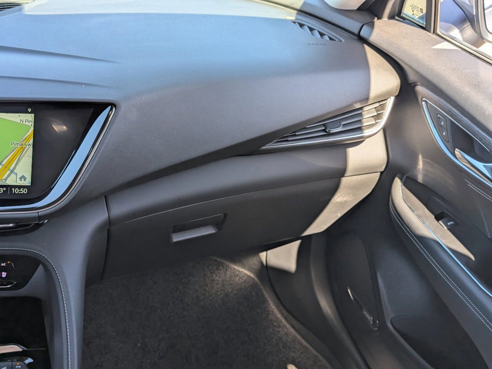 Used 2023 Buick Envision Avenir image 18