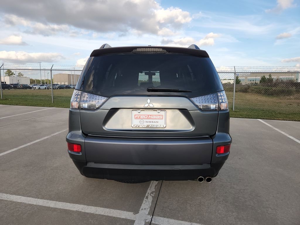 Used 2010 Mitsubishi Outlander XLS image 6