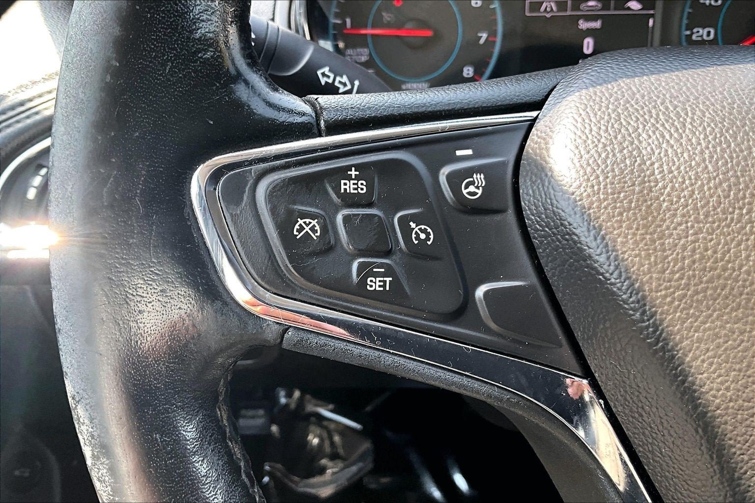 Used 2018 Chevrolet Cruze Premier FWD image 17