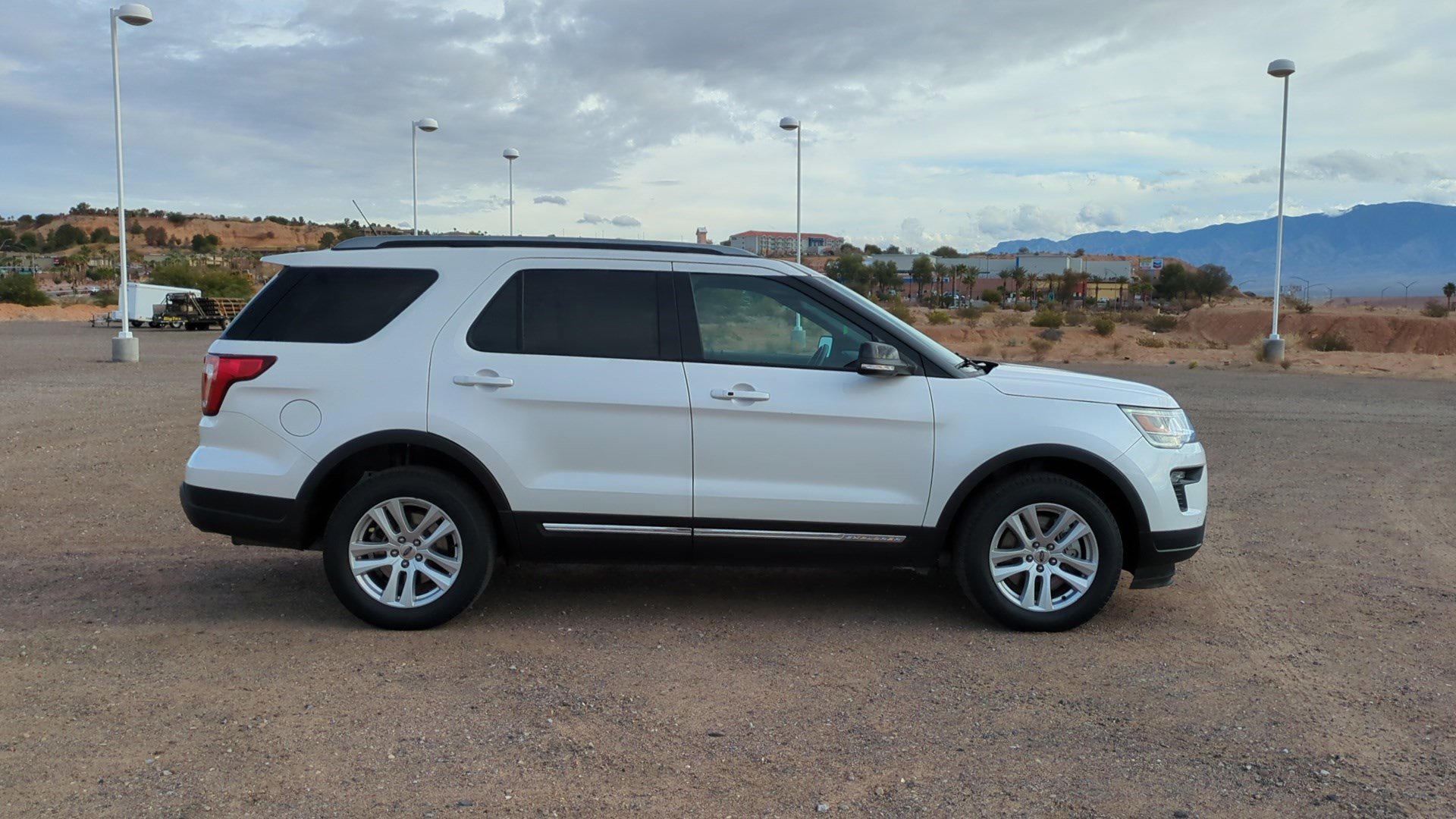 Used 2018 Ford Explorer XLT w/ Equipment Group 202A image 2