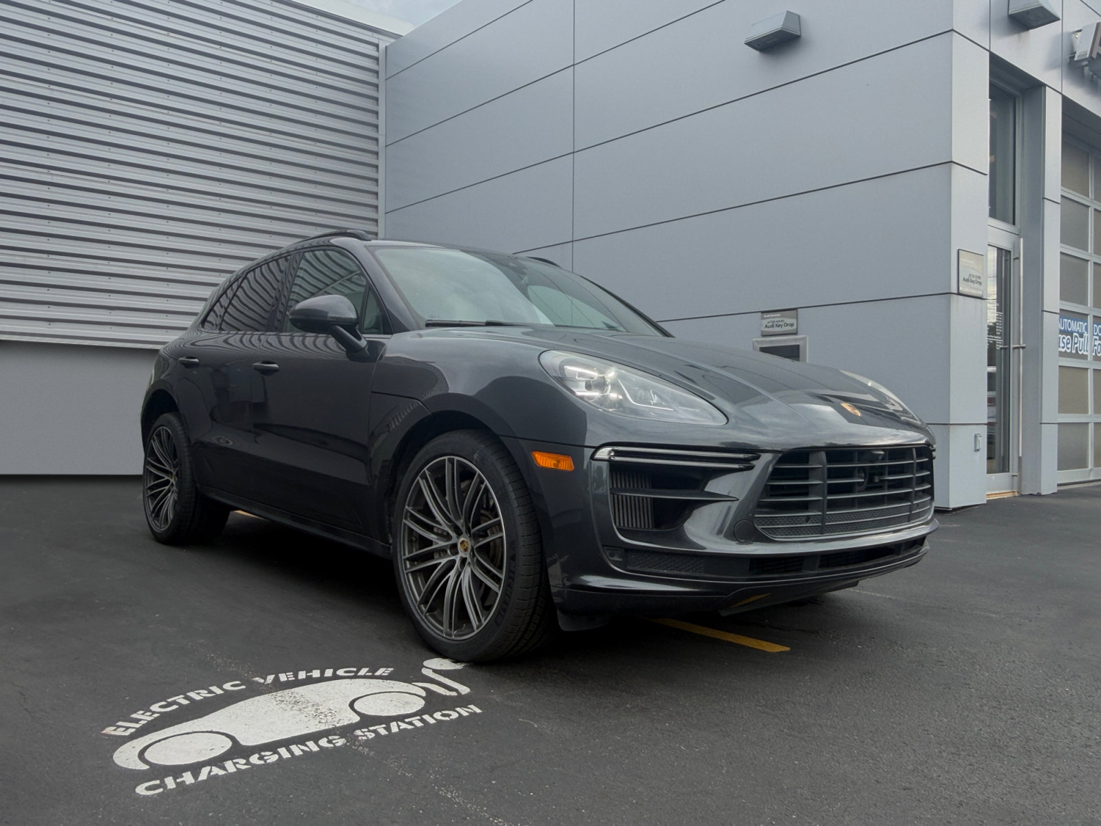 Used 2020 Porsche Macan Turbo AWD/4WD image 7