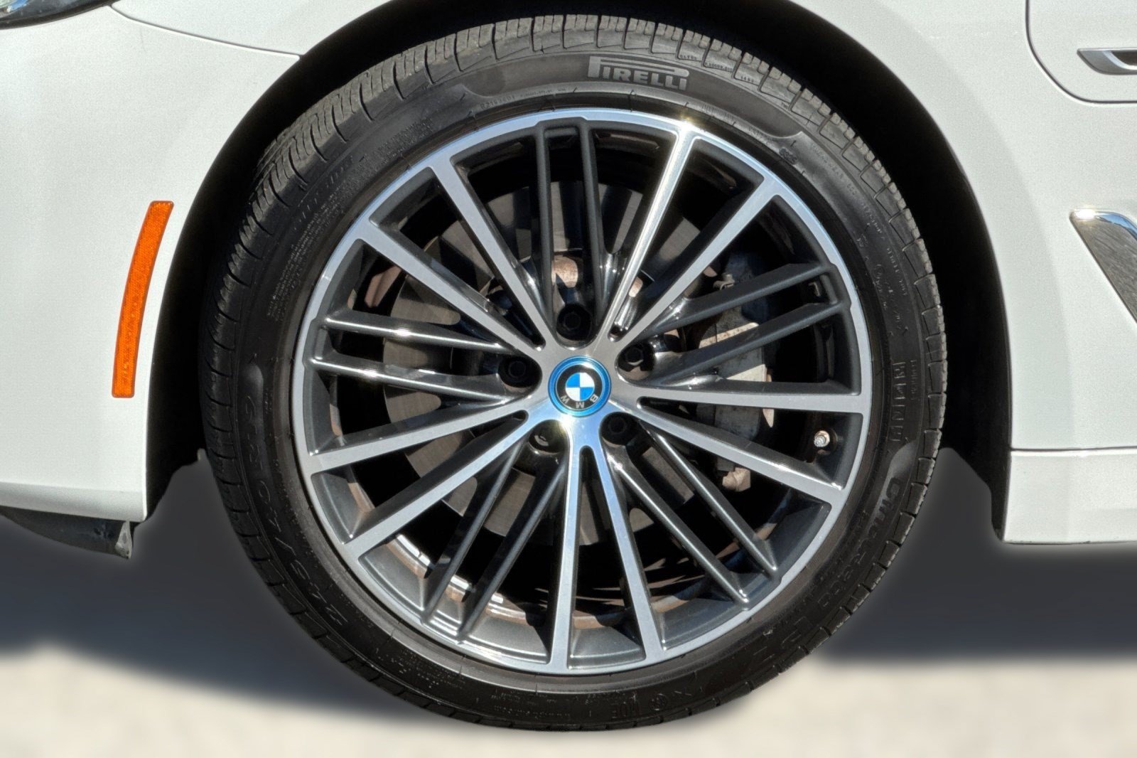 Used 2022 BMW 530e xDrive w/ Convenience Package AWD/4WD image 13