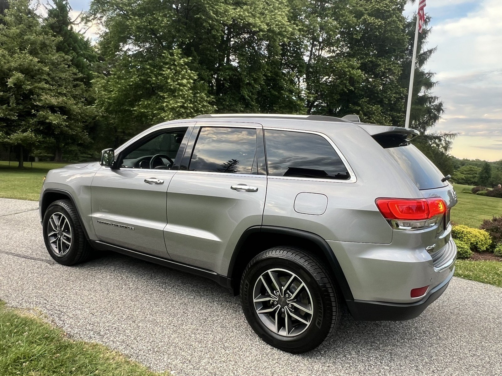 Used 2019 Jeep Grand Cherokee Limited w/ Luxury Group II AWD/4WD image 7