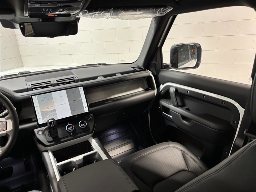 New 2026 Land Rover Defender 130 X-Dynamic SE image 36