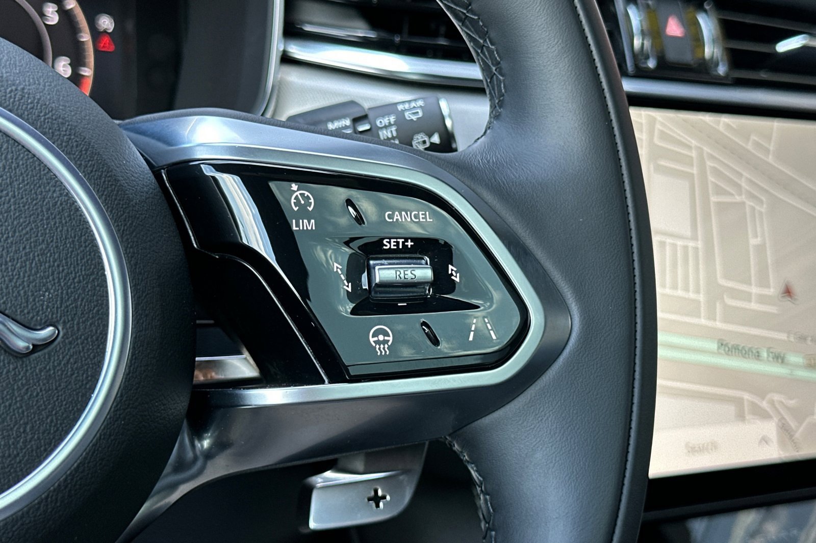 Used 2025 Jaguar F-PACE R-Dynamic S image 29