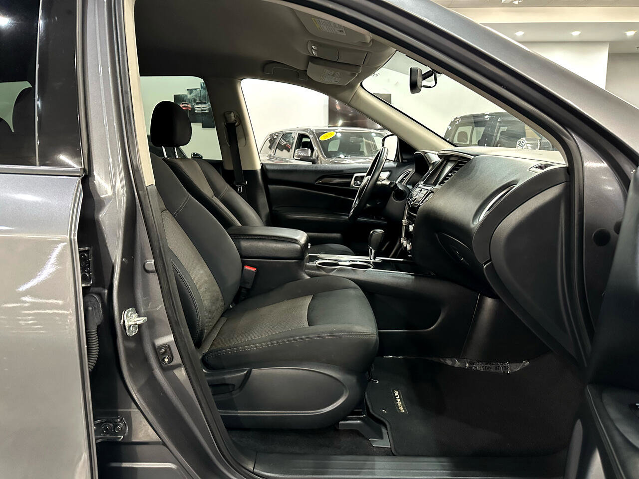 Used 2019 Nissan Pathfinder SV image 37