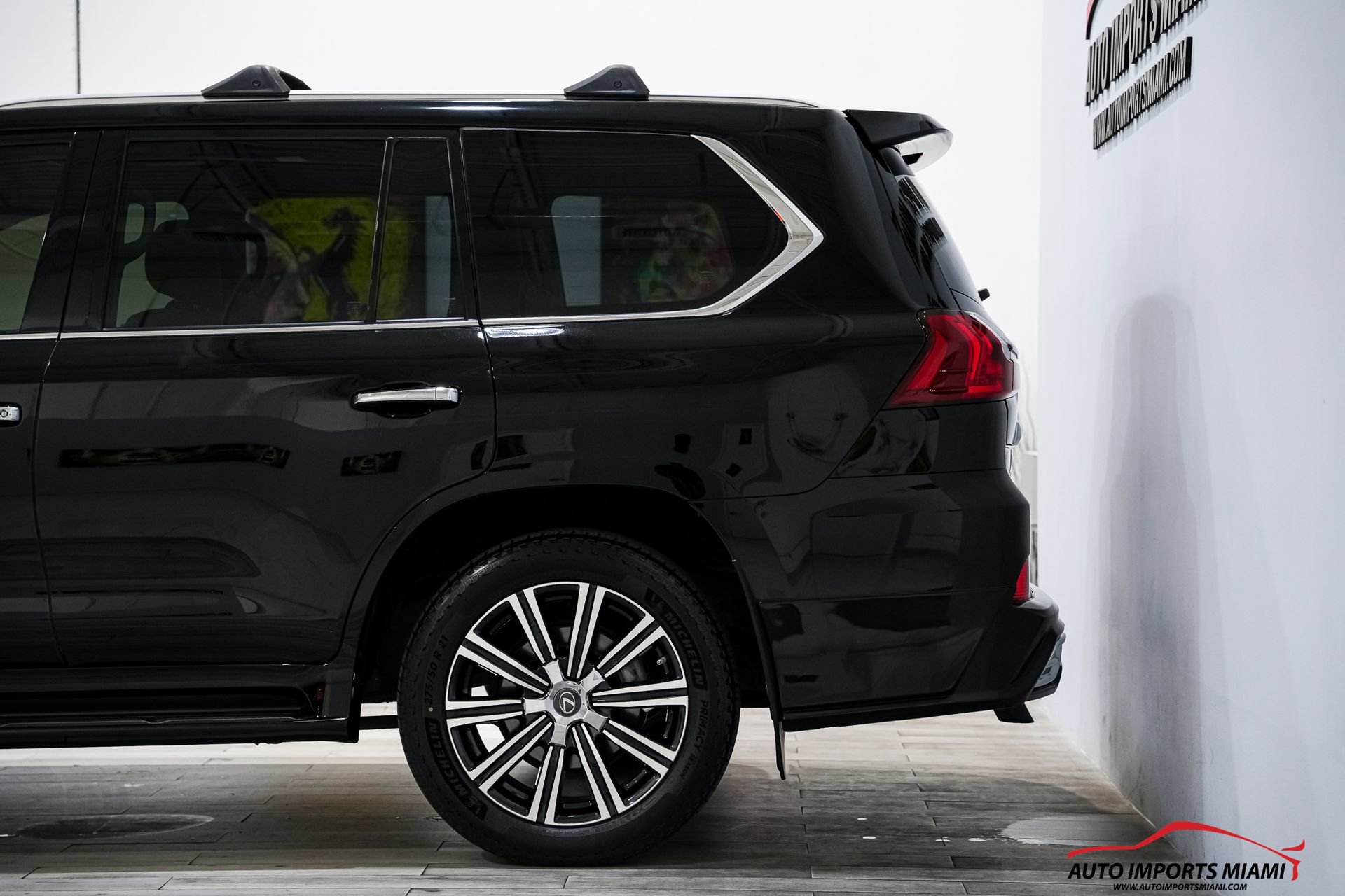 Used 2021 Lexus LX 570 4WD w/ Luxury Package image 15