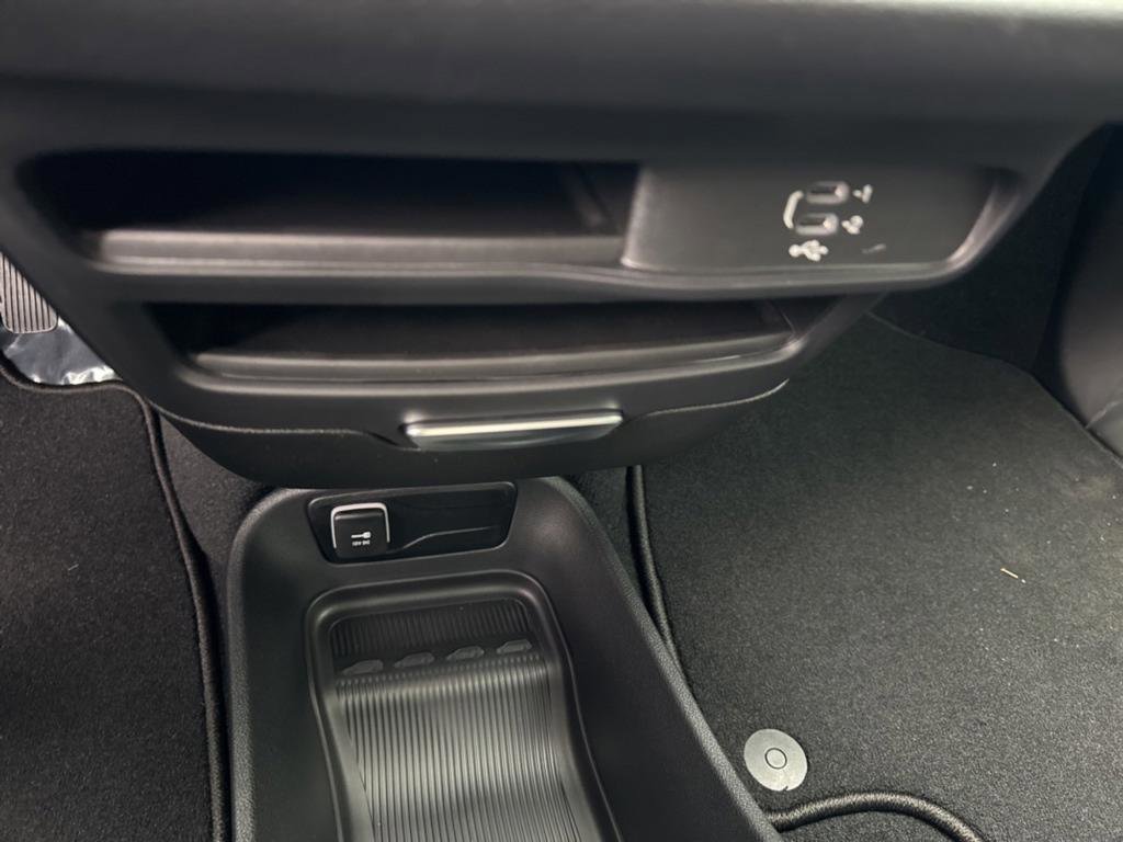New 2026 Chrysler Voyager LX image 14