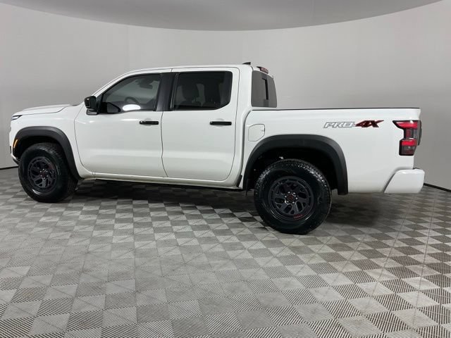 Used 2026 Nissan Frontier PRO-4X AWD/4WD image 3