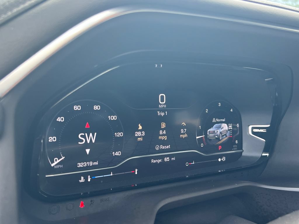 Used 2024 GMC Yukon Denali w/ Advanced Technology Package AWD/4WD image 30