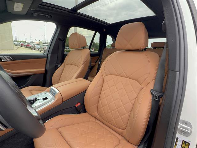 Used 2024 BMW X5 xDrive40i w/ Premium Package AWD/4WD image 11