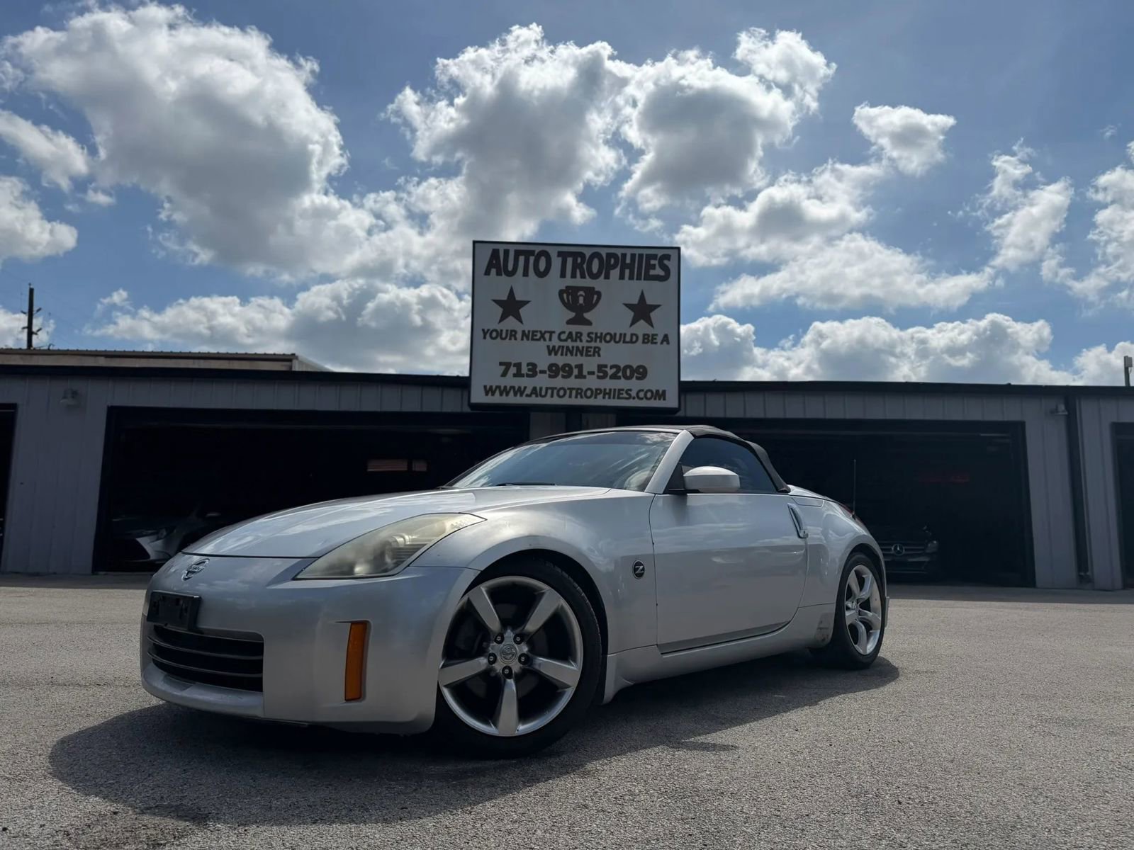 Used 2006 Nissan 350Z Touring RWD image 38