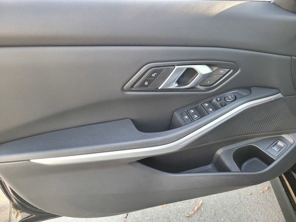 Used 2025 BMW 330i Sedan image 15