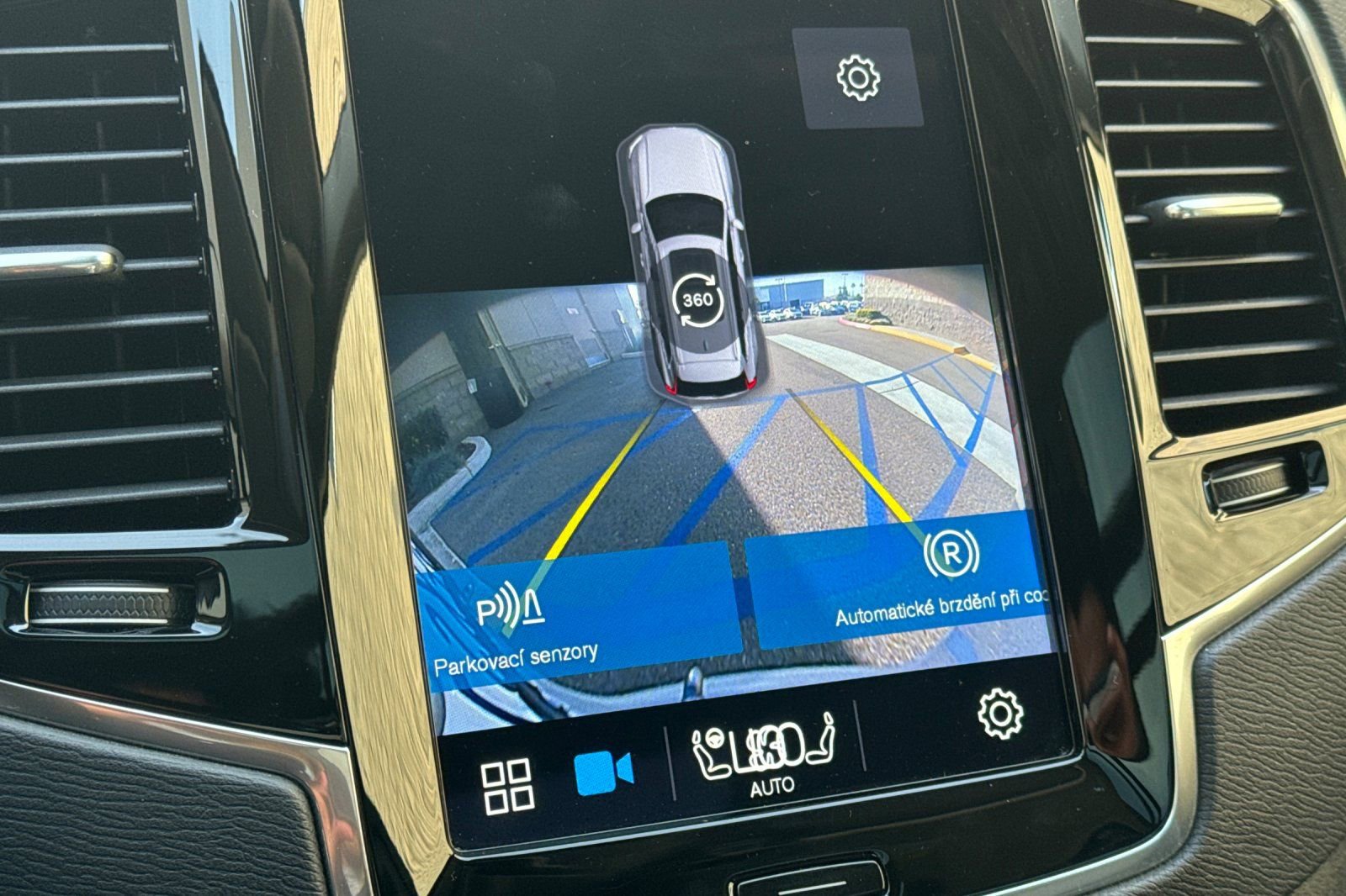 Used 2023 Volvo XC90 T8 Plus w/ Protection Package Premier image 21