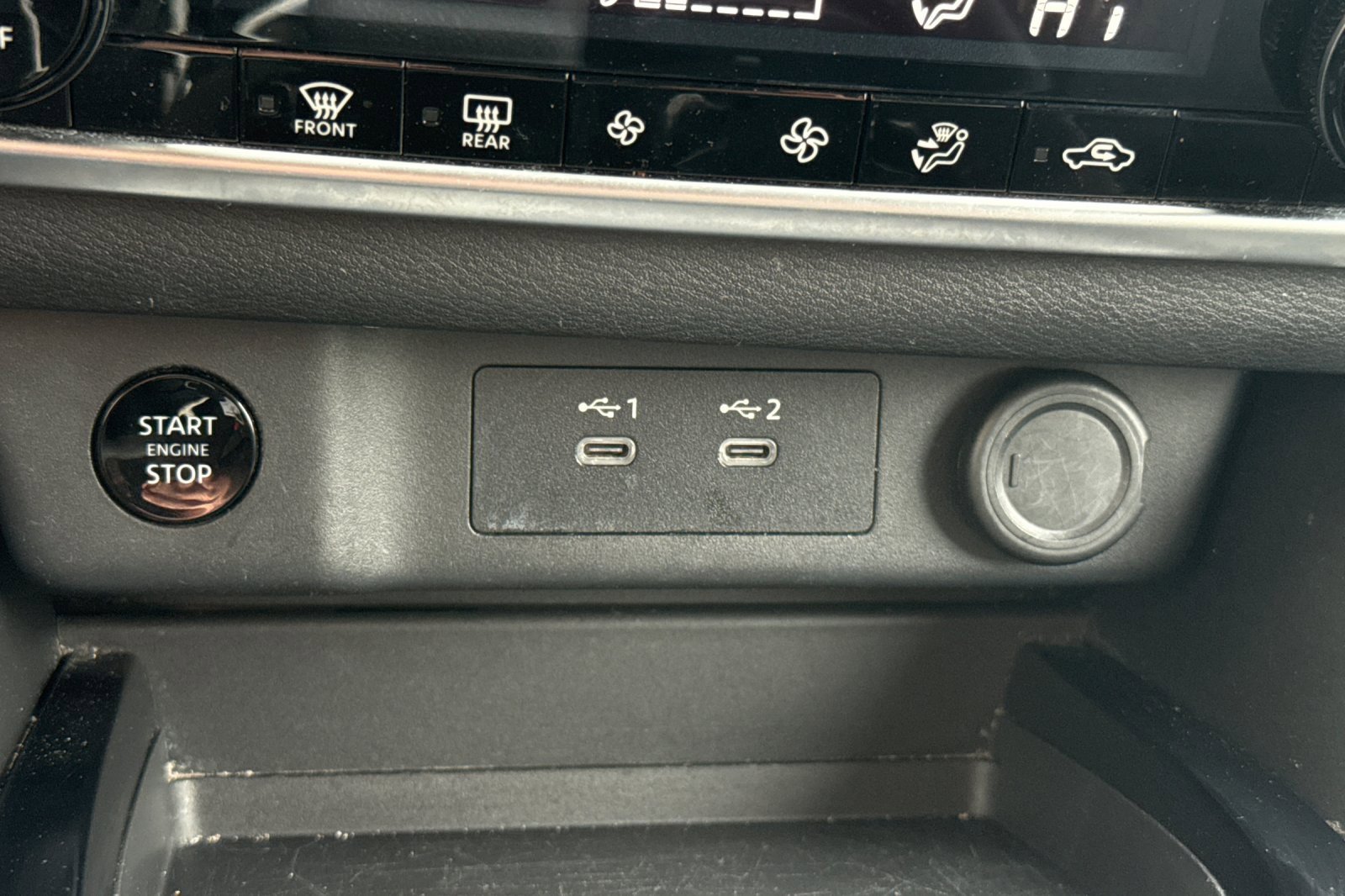 Used 2024 Nissan Rogue SV image 31