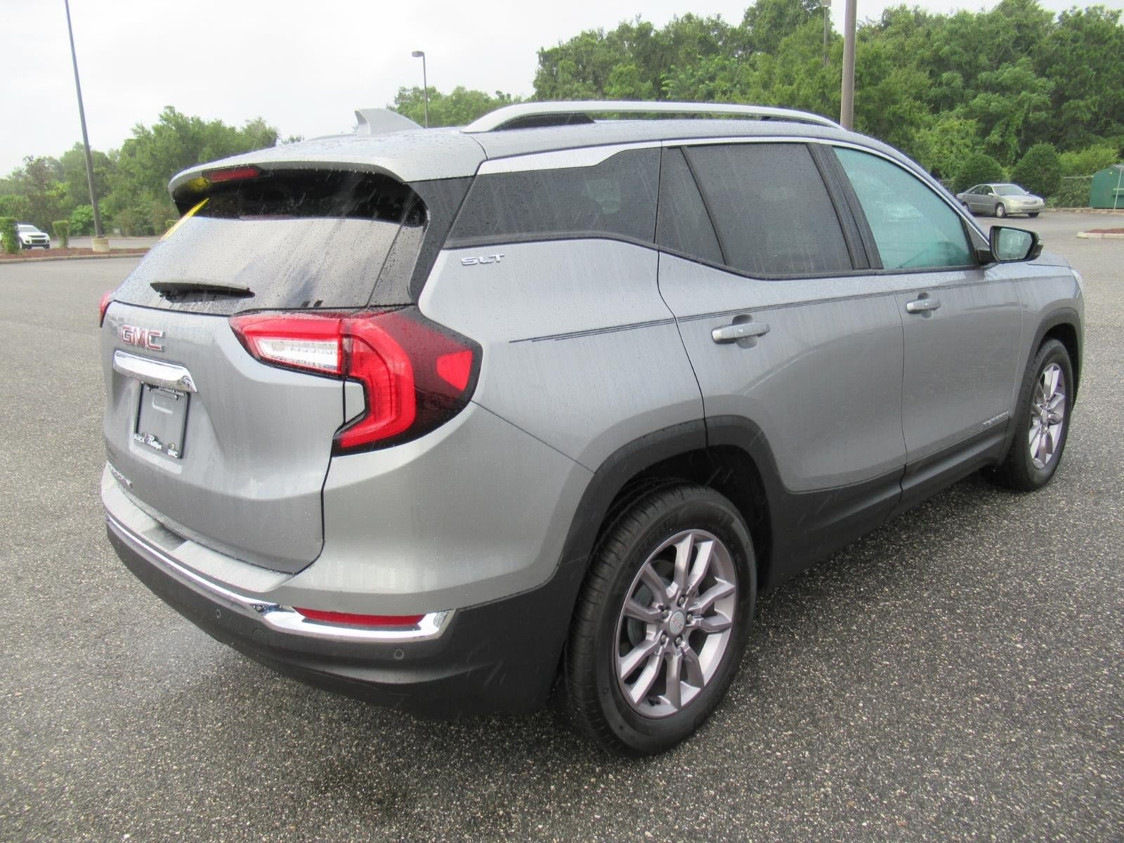 Used 2024 GMC Terrain SLT w/ Infotainment Package II FWD image 7