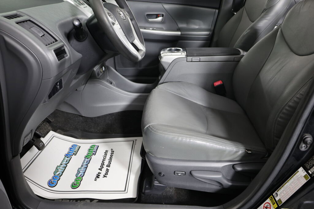 Used 2014 Toyota Prius V Two image 12