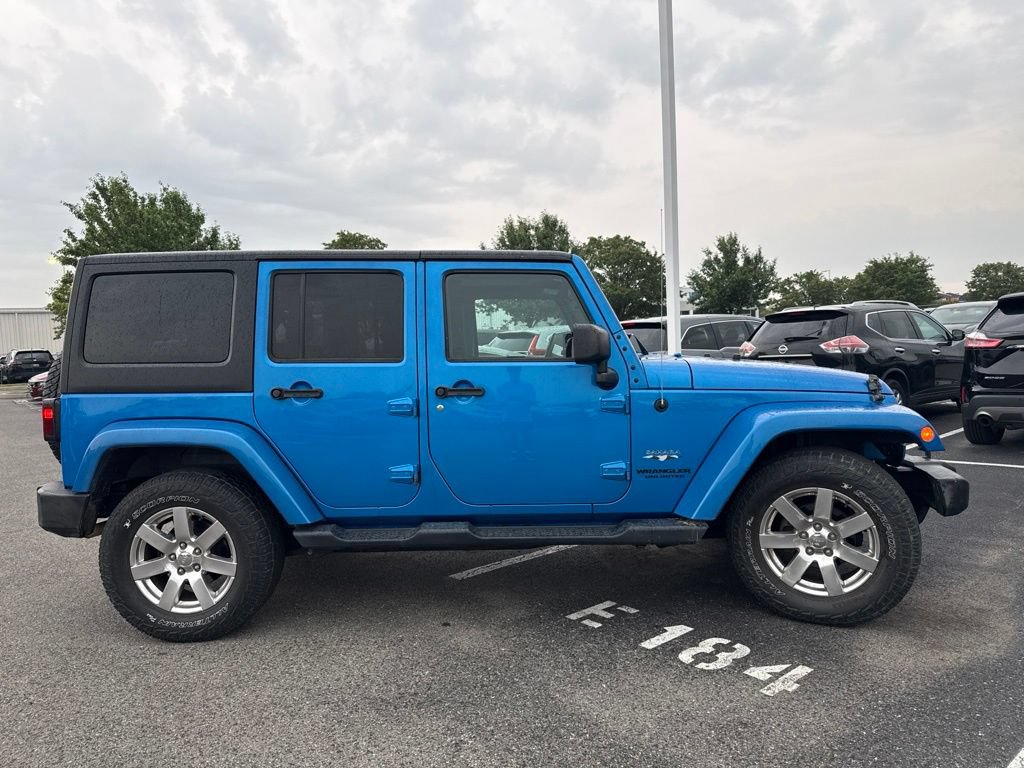 Used 2016 Jeep Wrangler Unlimited Sahara w/ Connectivity Group AWD/4WD image 14