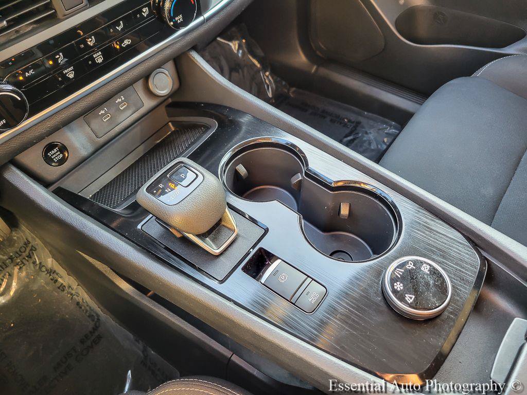 Used 2024 Nissan Rogue S AWD/4WD image 21