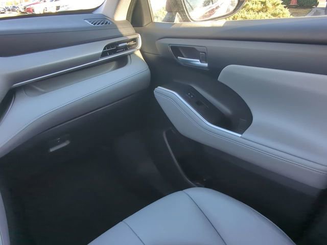 Used 2023 Toyota Highlander XLE image 21