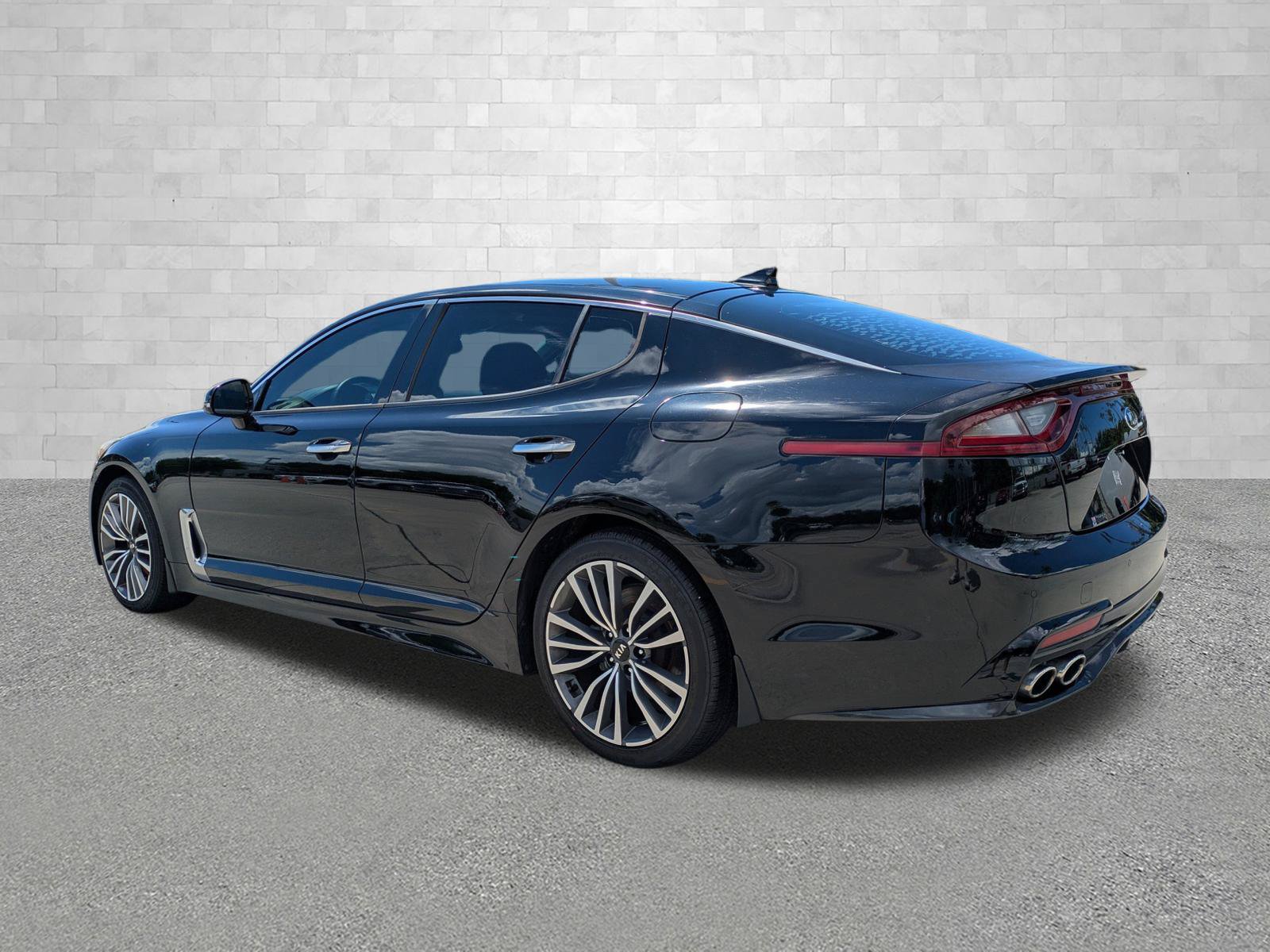 Used 2019 Kia Stinger RWD image 4