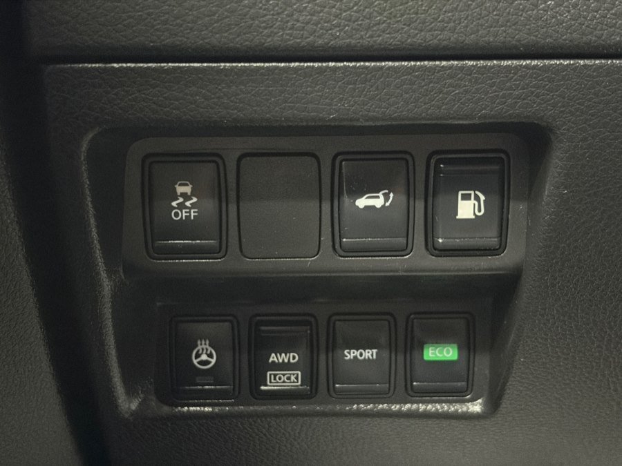 Used 2018 Nissan Rogue SV w/ Premium Package AWD/4WD image 23