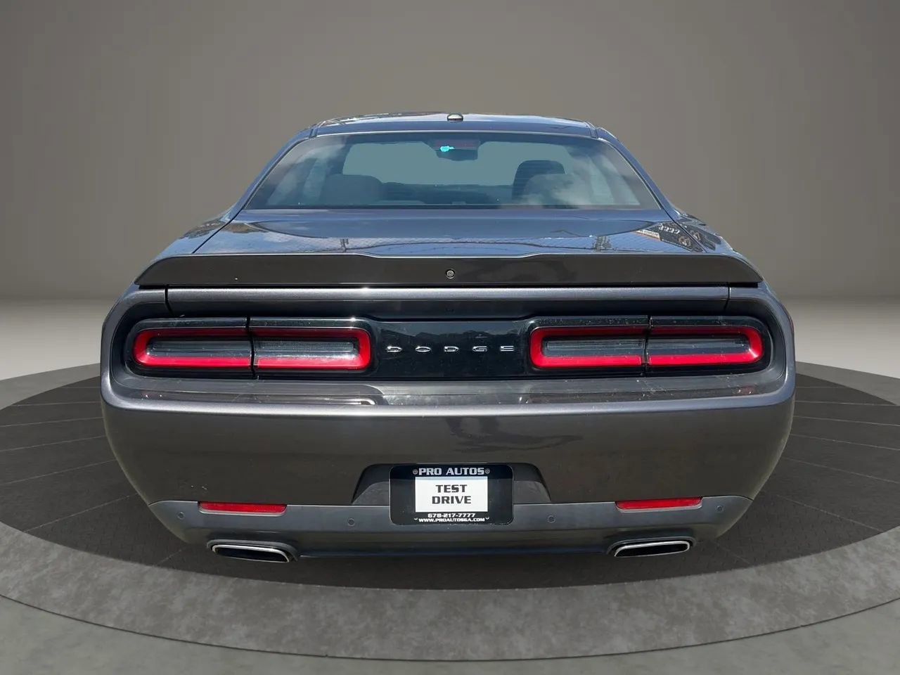 Used 2021 Dodge Challenger SXT w/ Driver Convenience Group RWD image 9