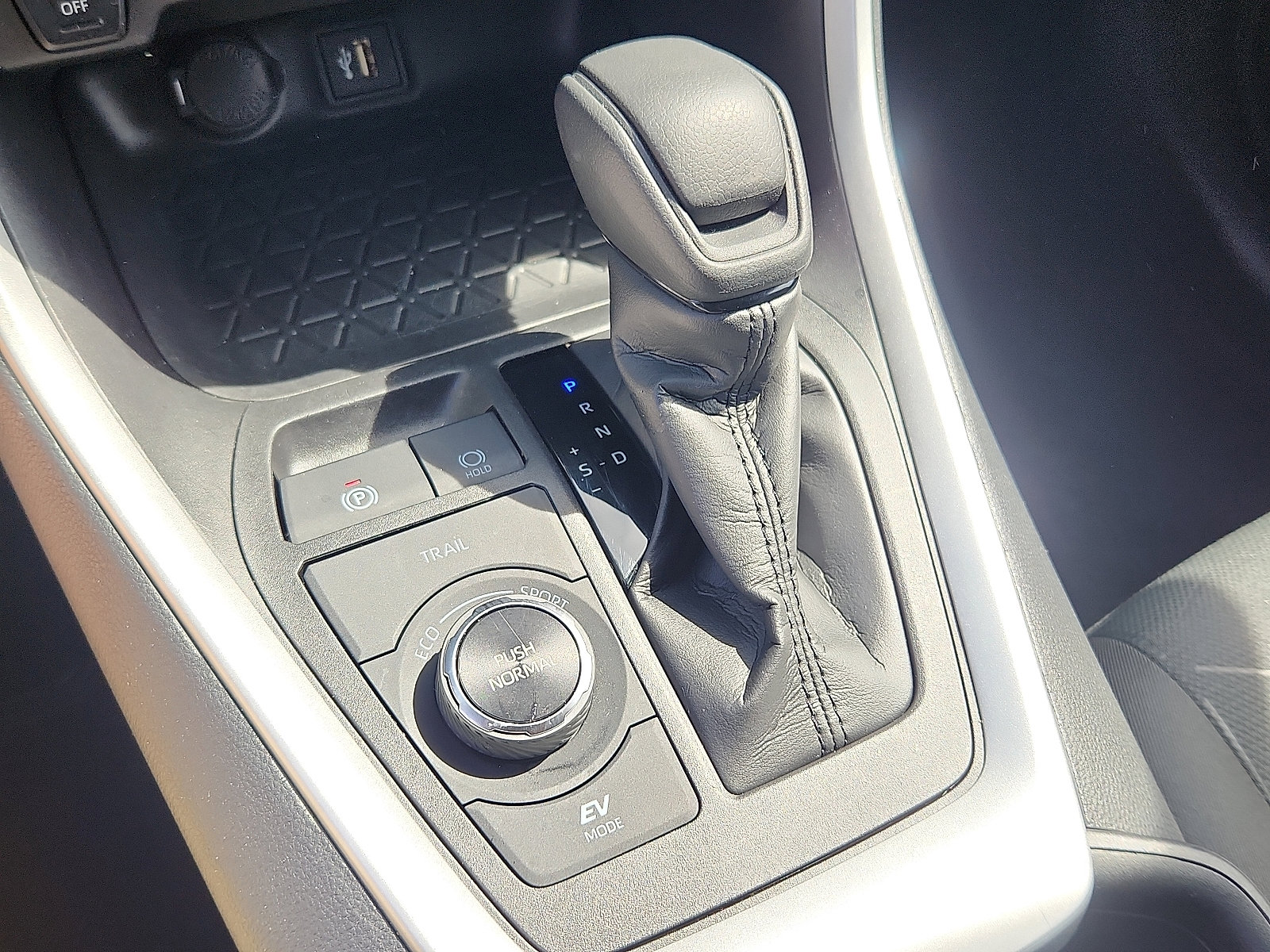 Used 2024 Toyota RAV4 XLE image 15