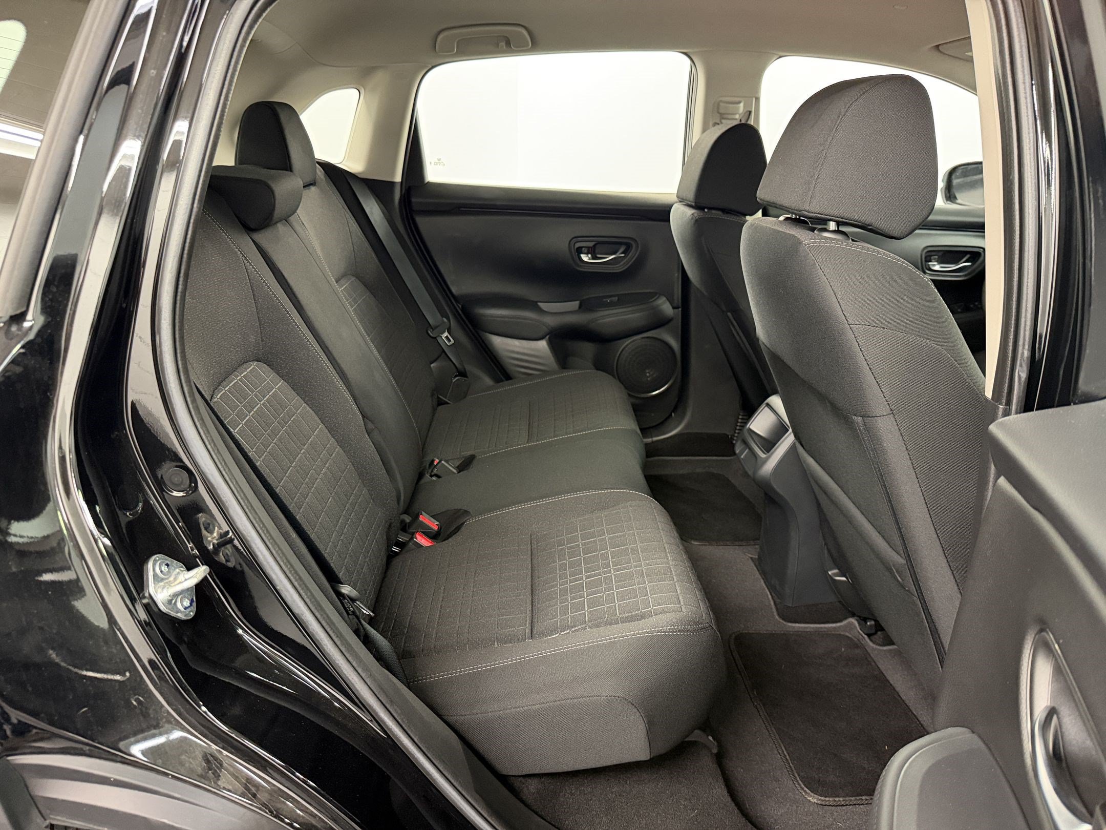 Certified 2025 Honda HR-V LX image 29