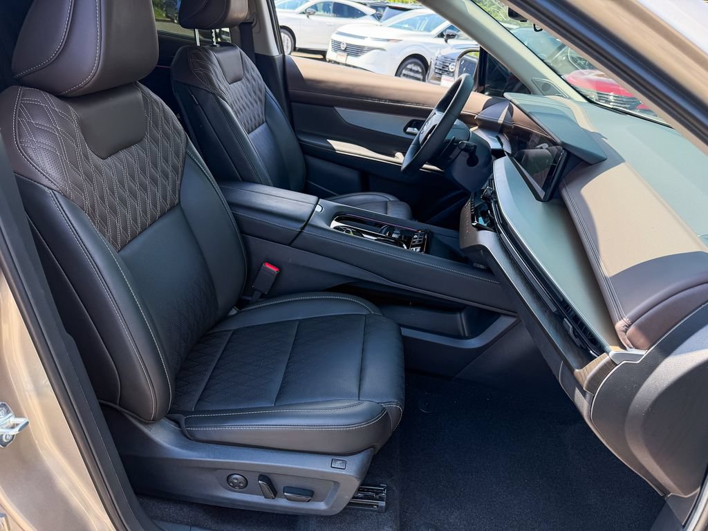 Certified 2025 Nissan Murano Platinum w/ Cargo Package AWD/4WD image 13