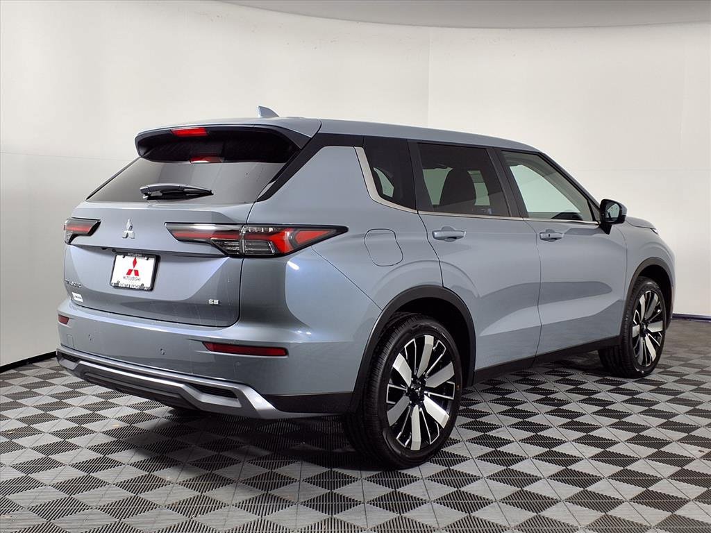 New 2025 Mitsubishi Outlander SE image 25