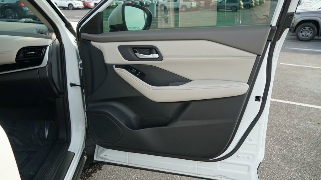 Used 2024 Nissan Rogue SL w/ SL Premium Package image 24