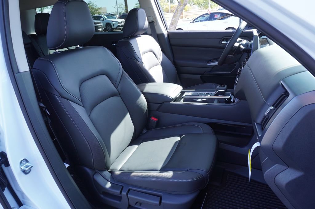 New 2026 Nissan Pathfinder SL image 13