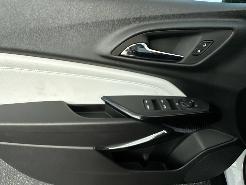 New 2026 Chevrolet Trax LT w/ LT Convenience Package FWD image 15