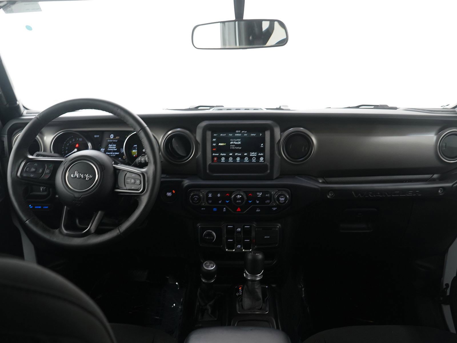 Used 2023 Jeep Wrangler Unlimited w/ Cold Weather Group image 13