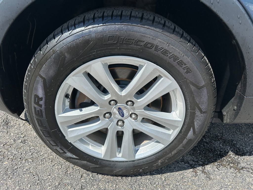 Used 2018 Ford Explorer XLT w/ Equipment Group 202A AWD/4WD image 38