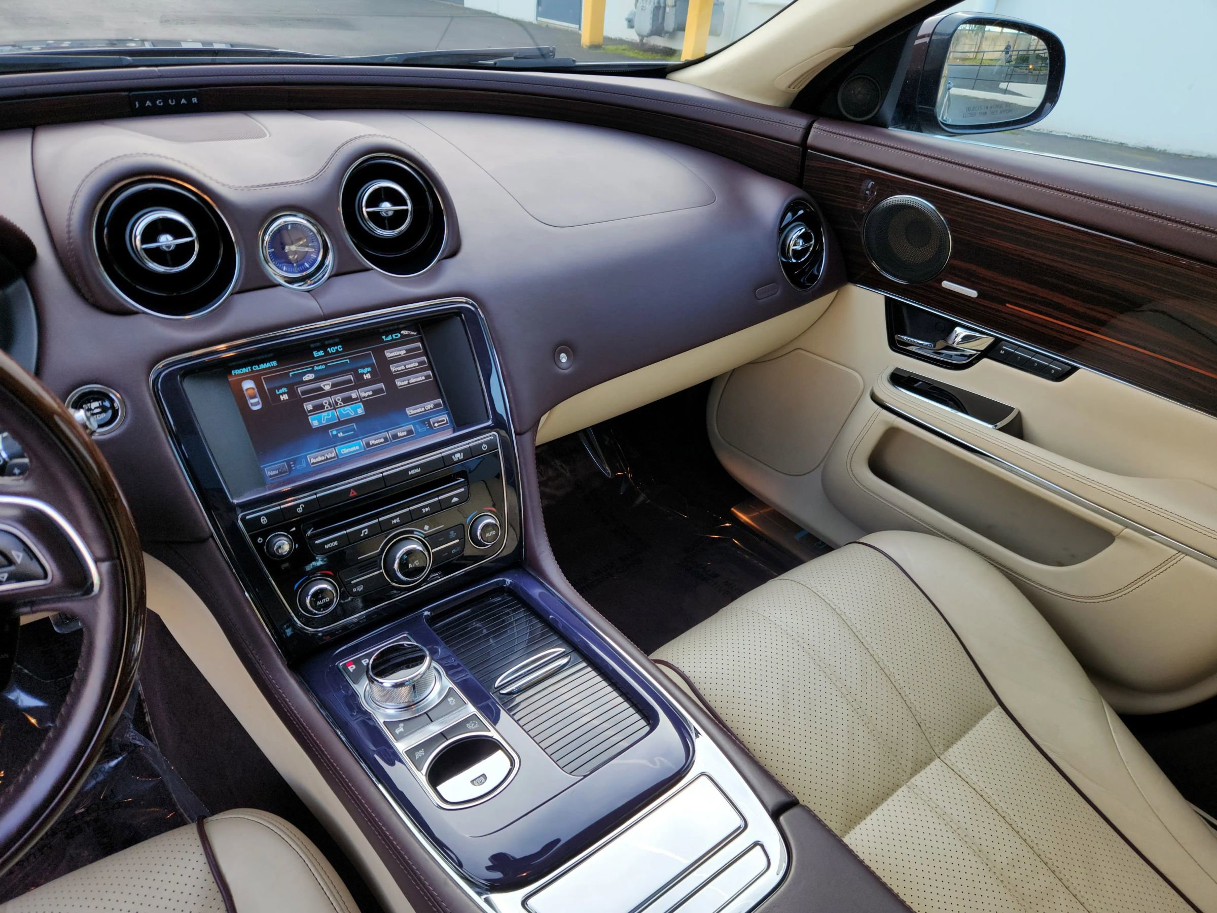 Used 2011 Jaguar XJ L Supersport RWD image 14