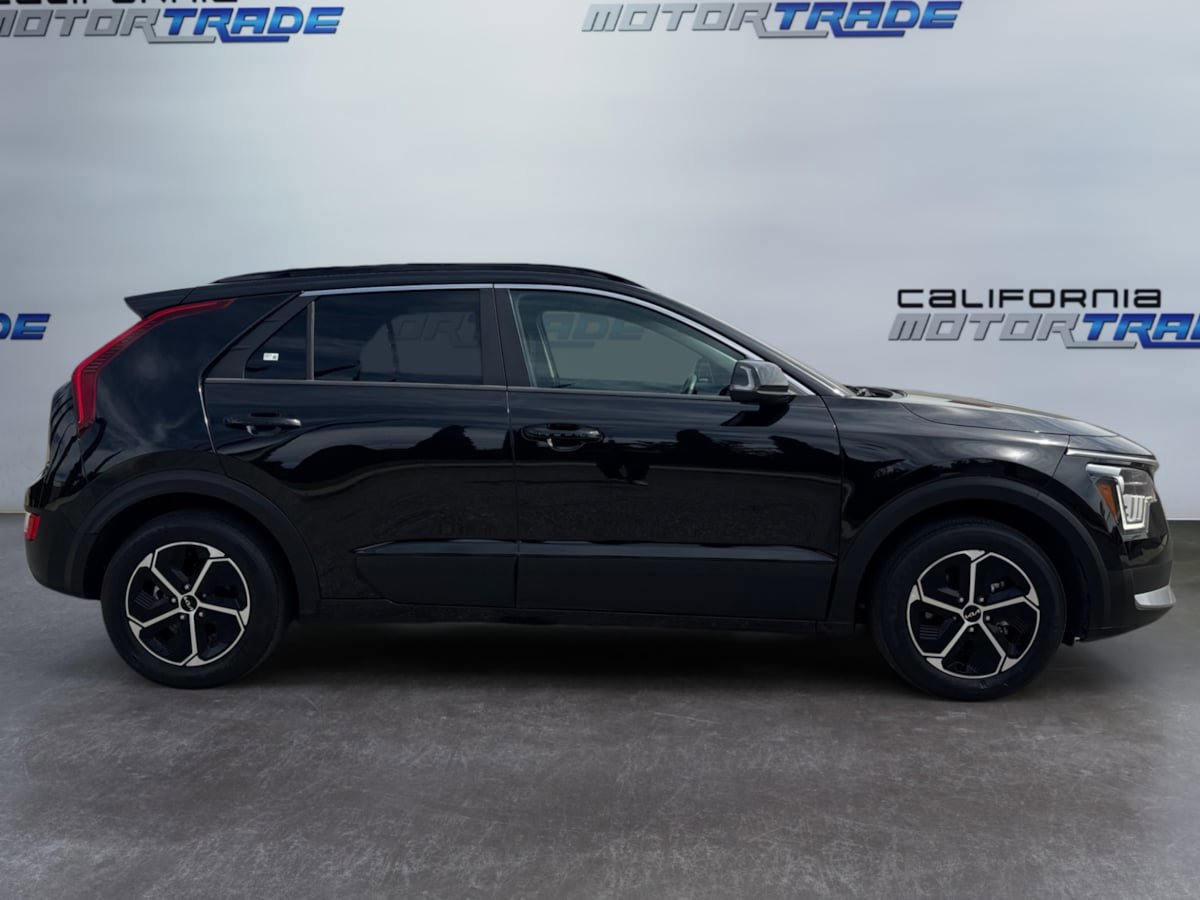 Used 2023 Kia Niro EX image 4